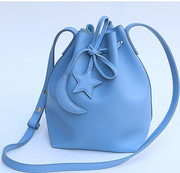雅诗兰黛星月蓝色抽绳手提包斜跨包单肩包时尚化妆包背包通勤