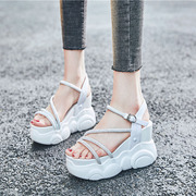韩版白色坡跟凉鞋女时尚超高跟10CM水钻厚底松糕鞋2023夏季罗马鞋