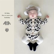 秋冬婴童装0-2岁男女宝宝，套装豹纹外套，+哈衣婴儿针织爬服两件套