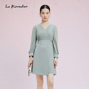 La Koradior拉珂蒂2024钉珠压褶灯笼袖收腰时尚气质连衣裙春
