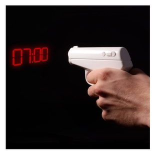 英国Thumbs up!007手造型射击闹钟创意懒人学生床头静音投影钟