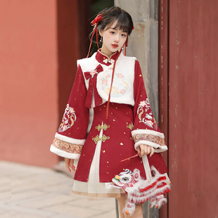 连衣裙女秋冬国风，2024龙年过年喜庆红色马甲，小个子新中式新年套装