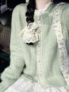 绿色花边设计感针织毛衣开衫，女2024春季文艺，复古慵懒外套上衣