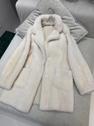 白色皮草大衣2023冬季西装，领宽松慵懒风皮毛一体外套女