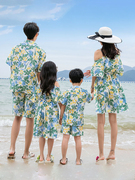 海边亲子装一家三口夏季2024花色洋气母女连衣裙母子沙滩套装