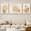 优雅线条现代简约客厅，三联画北欧抽象沙发，背景墙画原木风装饰画