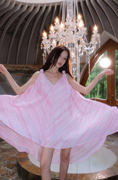 设计师品牌MOOD X MIURA 粉色褶皱V领钻链燕尾连衣裙
