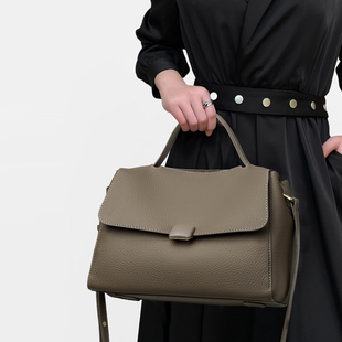 CCAMO2024年流行的包包女款大容量单肩包质感真皮黑色手提斜跨包