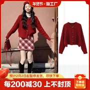 红色开衫毛衣女(毛衣女)2024流行新年战袍洋气，减龄百搭针织外套低领