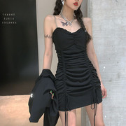 小众暗黑系吊带连衣裙2023紧身包臀短裙抽绳褶皱性感黑色裙子