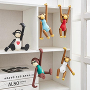 创意吊脚小猴子书桌书架摆设男孩房间儿童房卧室装饰品办公室摆件