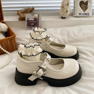 法式白色复古玛丽珍鞋女春季2024金属，一字扣带粗跟厚底小皮鞋