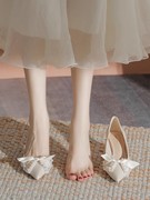 白色高跟鞋设计感小众法式尖头单鞋，女粗跟珍珠仙女风伴娘气质订婚