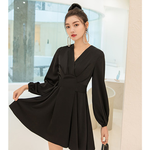 泰国潮牌黑色v领丝滑绸缎系带连衣裙短款气质，黑色小礼服通勤高级