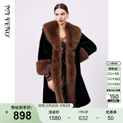 马天奴(马天奴)2023年冬季撞色毛领长款大衣，设计感保暖气质外套