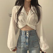 韩国chic春季法式小众设计感后背，系带蝴蝶结露肚脐短款衬衫上衣女