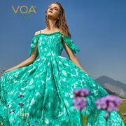 VOA真丝提花绿色印花V领木耳边塔克褶拼接长款吊带桑蚕丝连衣裙