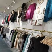 高档服装展示架壁挂式上墙挂衣架，多层挂衣杆，墙上固定晾衣架家用侧