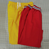黄裤子(黄裤子)黄色，上衣男童长袖衬衣短袖女童红色，套装实验小学灰色马甲