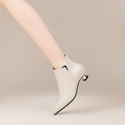 白色短靴女2023春秋季真皮尖头猫跟及踝靴单靴中跟加绒女靴子