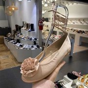 公主风芭蕾舞鞋韩国立体花朵，平底甜美交叉绑带，气质豆豆鞋春季女鞋