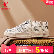中国乔丹板鞋男2024厚底潮流涂鸦描边鞋子休闲运动情侣小白鞋