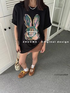 2024夏季版卓娃ZW卡通兔子图案后背蕾丝宽松中长款短袖T恤女