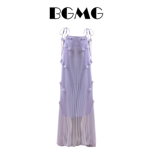 法式优雅紫色吊带连衣裙女2024夏季小众设计感褶皱沙滩吊带裙