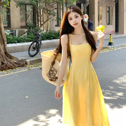绝美法式黄色吊带连衣裙女夏季多巴胺泰国三亚海边度假初恋长裙子