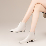 平底短靴女2023秋冬季真皮，白色尖头平跟马丁靴，及踝靴短筒女靴