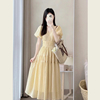 高级设计感温柔风黄色连衣裙女夏季V领法式泡泡袖收腰显瘦长裙