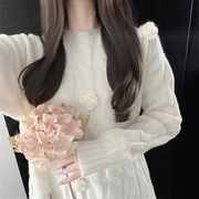 2022秋冬韩版甜美温柔气质白色立体手工花朵套头宽松外穿粗线毛衣