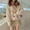 韩系甜美乖巧女生最爱的牛角扣羊羔绒夹棉外套