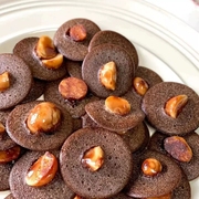 网红零食夏威夷果巧克力可可脆片香脆坚果饼干巧克力腰果薄脆饼干