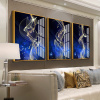 客厅晶瓷画轻奢现代三联沙发，背墙壁画金色，年华抽象意境水晶挂画