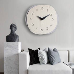 创意简约家用挂钟艺术个性钟表时钟静音免打孔轻奢客厅挂墙时尚表