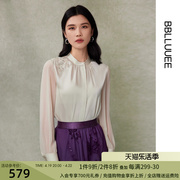 新中式绣花衬衫BBLLUUEE粉蓝衣橱2024春绣花光感缎面立领衬衣