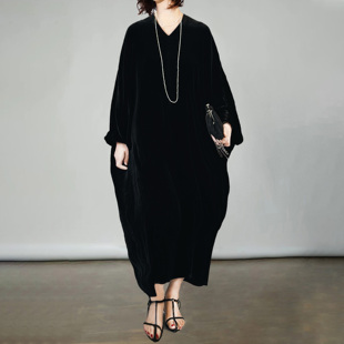 陈小满(陈小满)原创设计黑色，真丝丝绒蝙蝠，袖v领宽松t型长款连衣裙
