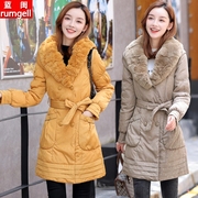 反季獭兔毛领连帽中长款羽绒服，女时尚修身腰带款鸭绒冬装外套