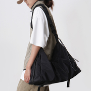 黑色包包女2023大容量小众设计感单肩包男休闲运动健身斜挎包