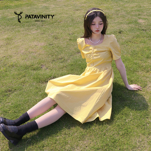 patavinity皱褶显瘦收腰长裙短袖通勤夏季黄色方领温柔连衣裙
