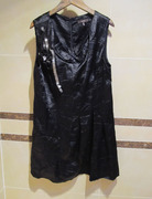 折高端时尚女装，黑色丝滑缎面，压褶串珠无袖背心连衣裙