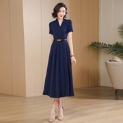 藏蓝色小众设计感连衣裙2024夏季腰带修身气质短袖v领长裙1653