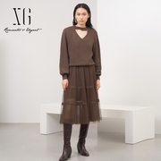 雪歌镂空设计深咖色连衣裙，女2022冬季两件套气质，高级感中长裙