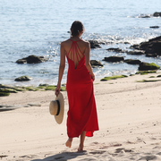 挂脖露背红色连衣裙夏季2023雪纺度假海边吊带，高级感沙滩长裙