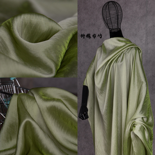 荧光绿琉璃醋酸亮丝神仙水晶丝缎布料，礼服婚纱光泽亮面设计师面料