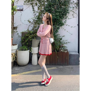 粉色小香风针织套装，2024春季甜美设计感修身显瘦百褶裙两件套