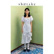 Shiitake诗塔克纯棉刺绣蓝色优雅花朵短袖褶子法式浪漫连衣裙