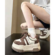 学院风~韩版美拉德拼色高级感厚底松糕面包鞋女熊猫鞋小个子板鞋