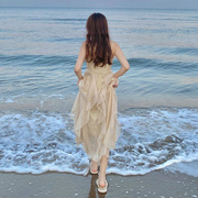 度假不规则吊带连衣裙云南旅游拍照森系三亚海边露背性感沙滩裙女